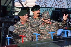 सेना प्रमुख ने जम्मू-कश्मीर के राजौरी में LOC पर अग्रिम क्षेत्रों का किया दौरा  