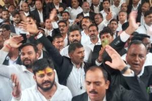 हापुड़ में अधिवक्ताओं पर लाठीचार्ज का मामला- एसआईटी में न्यायिक अधिकारी को शामिल करने की मांग 