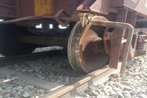 प्रतापगढ़: रेलवे क्रासिंग के पास पटरी से उतरा मालगाड़ी का एक वैगन, रेल अधिकारियों में हड़कंप