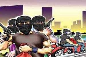 Hamirpur Loot : तमंचा दिखाकर बदमाशों ने छीनी बाइक और नगदी, रिपोर्ट दर्ज 