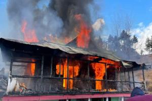 शिमला: रोहडू में आठ मकान जलकर खाक, कोई हताहत नहीं