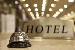 हल्द्वानी: मां गायत्री होटल में सेक्स रैकेट का भंडाफोड़, भाग गया होटल मालिक