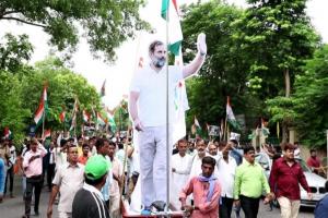 लखनऊ : Congress ने शहीद स्मारक से निकाली भारत जोड़ो यात्रा, कहा- देश नफरत से नहीं प्यार से चलेगा