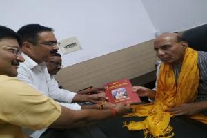 रक्षामंत्री राजनाथ सिंह से मिले साईं धाम मंदिर ट्रस्ट के पदाधिकारी, उठाई ये बड़ी मांग  