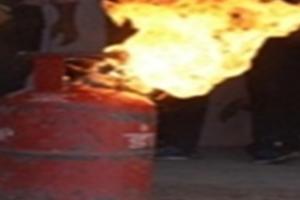 लखनऊ : गैस सिलेंडर में लीकेज से लगी आग, मां-बेटा झुलसे 
