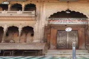 प्रयागराज : सरकार को बांके बिहारी मंदिर के आंतरिक मामलों तथा दान के पैसों को न छूने का निर्देश 