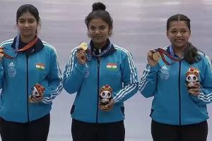 भारत ने महिला 50 मीटर थ्री पोजीशन में टीम स्पर्धा का रजत पदक जीता 