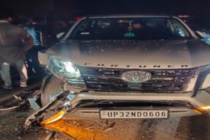 रायबरेली : पिकअप ने कार और तांगा को मारी टक्कर, 8 घायल