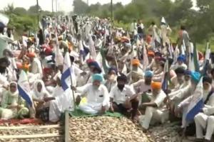 पंजाब में किसानों का 'रेल रोको' आंदोलन तीसरे दिन भी जारी, ट्रेन की आवाजाही प्रभावित 
