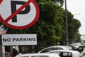 लखनऊ: नो पार्किंग जोन से कार उठाने पर ट्रैफिक सिपाही से बदसुलूकी