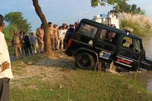 कानपुर: नहर में डूबी डायल 112 की गाड़ी बाल-बाल बचे पुलिसकर्मी