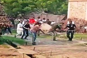 सीतापुर: डीजे को लेकर भिड़े दो समुदाय के लोग, जमकर चले पत्थर, 5 गिरफ्तार 