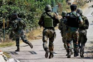 जम्मू-कश्मीर में सुरक्षा बलों का एंटी-टेरर ऑपरेशन जारी, लश्कर के दो आतंकवादियों को ‘घेरा’ 