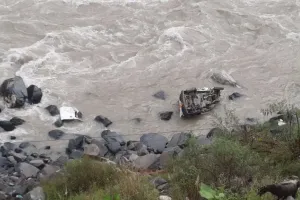 ब्रेकिंग: देहरादून: गंगोत्री राष्ट्रीय राजमार्ग पर नदी में गिरा वाहन, तीन की मौत