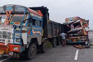 Jalaun Accident: खड़े ट्रक से टकराया दूसरा ट्रक, चाचा-भतीजे की मौत, बुंदेलखंड एक्सप्रेस वे पर हुआ हादसा