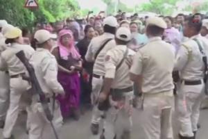 मणिपुर हिंसा: प्रदर्शनकारियों ने कर्फ्यू का किया उल्लंघन, पुलिस कार्रवाई में 25 से अधिक घायल
