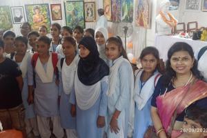 लखीमपुर खीरी: चित्रकला प्रदर्शनी का विद्यार्थियों ने किया अवलोकन 