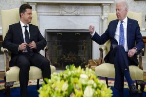 Zelenskyy US Visit : जो बाइडेन ने व्हाइट हाउस में की जेलेंस्की से मुलाकात, यूक्रेन के लिए नई सैन्य सहायता की घोषणा 
