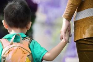 प्री-स्कूल जाने के लिए तीन साल से कम उम्र के बच्चों को मजबूर करना गैरकानूनी कृत्य: अदालत 