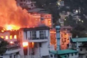देहरादून: मसूरी के होटल में लगी आग, कोई हताहत नहीं