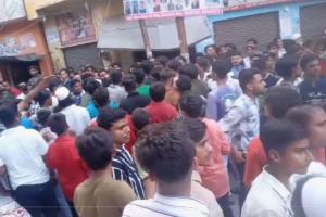 रामपुर: चेहल्लुम के जुलूस के दौरान भिड़े दो गुट, मारपीट की वीडियो वायरल, देखें वीडियो