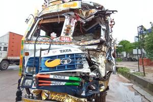 अयोध्या में बड़ा सड़क हादसा, ओवरब्रिज पर प्राइवेट बस और ट्रक में भिड़ंत, 2 की मौत - 9 घायल 