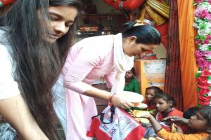 शारदीय नवरात्रि : कन्या पूजन कर रहे भक्त, मां सिद्धिदात्री के दर्शन को मंदिरों में लगी भीड़ 