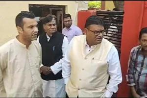 सीतापुर जेल में आजम से बेटे अदीब सहित दो सपा नेताओं ने की मुलाकात