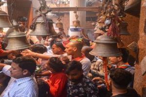 फिरोजाबाद : नवरात्रि की शुरुआत पर मंदिरों में उमड़ी भक्तों की भीड़