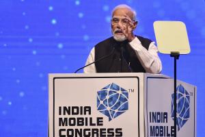 PM मोदी ने किया इंडिया मोबाइल कांग्रेस का उद्घाटन, बोले- भारत में सबसे तेजी से 5जी मोबाइल सेवाएं...