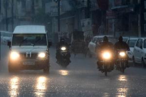 रुद्रपुर: बारिश से तराई का तापमान तीन डिग्री सेल्सियस गिरा