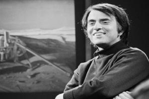 Carl Sagan ने 30 साल पहले पृथ्वी पर जीवन का पता लगाया था, उनका प्रयोग आज एलियंस की खोज में मददगार 