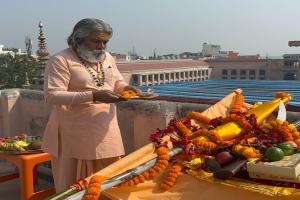 वाराणसी: अन्नपूर्णा मंदिर में महंत ने किया ध्वज और शस्त्र की पूजा, कई दशक की है परंपरा