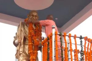Gandhi Jayanti 2023: सीएम योगी ने बापू को किया याद, कहा- अहिंसा लोकतंत्र की सबसे बड़ी ताकत