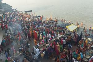 रायबरेली: शरद पूर्णिमा पर उमड़ा श्रद्धा का सैलाब, लाखों लोगों ने गंगा में लगाई डुबकी 