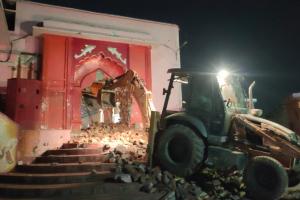 अयोध्या: गिराया गया हनुमानगढ़ी का ऐतिहासिक निकास द्वार, मंदिर को भव्यता देने की शुरू हुई कवायद
