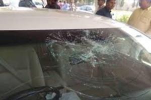 काशीपुर: डंपर सीज कर लौट रहे तहसीलदार की गाड़ी पर माफियाओं ने किया पथराव,  गाड़ी के शीशे हुए चकनाचूर 