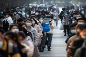 चीन में युवा बेरोजगारी बनी संकट, समाधान के लिए क्या कर सकता है ड्रैगन? 