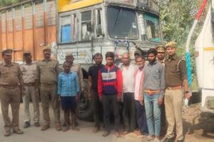 Chitrakoot News: जल जीवन मिशन के दो ट्रकों में लदे 78 पाइप बरामद, इतने आरोपी हुए गिरफ्तार