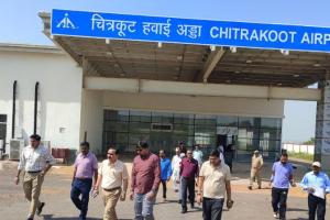 Chitrakoot: अधूरे कामों को जल्द पूरा कराएं, रखें गुणवत्ता का ध्यान, कमिश्नर ने एयरपोर्ट मुआयने के दौरान दिए निर्देश