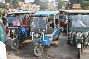 Kanpur News: इन मार्गों पर आज से नहीं चलेंगे ई-रिक्शा, पकड़े जाने पर यातायात पुलिस करेगी कार्रवाई