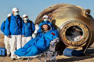 China: अंतरिक्ष स्टेशन पर छह महीने रहने के बाद पृथ्वी पर लौटे अंतरिक्ष यात्री, तीनों का स्वास्थ्य अच्छा