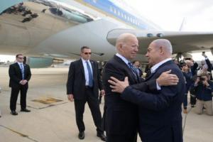 गाजा में अस्पताल पर विस्फोट के बाद बढ़े तनाव के बीच इजराइल पहुंचे Joe Biden, नेतन्याहू ने गला लगाकर किया स्वागत 