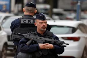 स्कूल चाकूबाजी घटना के बाद फ्रांस करेगा सुरक्षा में इजाफा, तैनात किए जाएंगे 7,000 सैनिक 