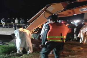 पाकिस्तान में नहर में गिरी जीप, बचाव की टीमें मौके पर पहुंचीं... सात की मौत 