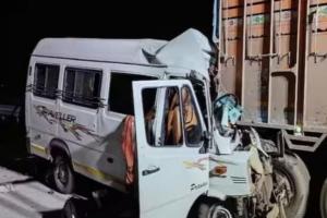 महाराष्ट्र में समृद्धि एक्सप्रेसवे पर मिनी बस ने कंटेनर को टक्कर मारी, 12 लोगों की मौत, 23 घायल 