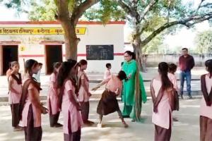 सुलतानपुर: एमडीएम में घपले की जांच से चिढ़ी टीचर ने अनुदेशक व छात्राओं को पीटा, केस दर्ज