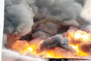ग्रेटर नोएडा की केमिकल फैक्ट्री में लगी भीषण आग, दमकल विभाग ने कड़ी मशक्कत के बाद आग पर पाया काबू