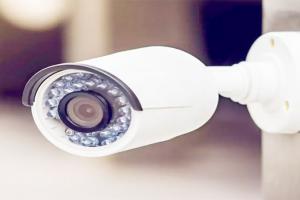 CCTV कैमरे ने पकड़ी इलेक्ट्रॉनिक की दुकान में हुई चोरी, 18 एलईडी टीवी, बल्ब और सिलाई मशीन चुराते दिखे चोर!