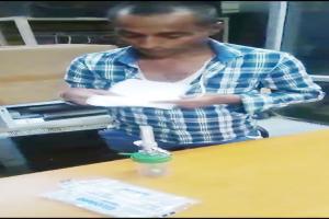 बीएचयू अस्पताल से मेडिकल उपकरण चुराते पकड़ा गया युवक, मेडिकल स्टोर पर बेचता था चोरी का सामान, देखें वीडियो